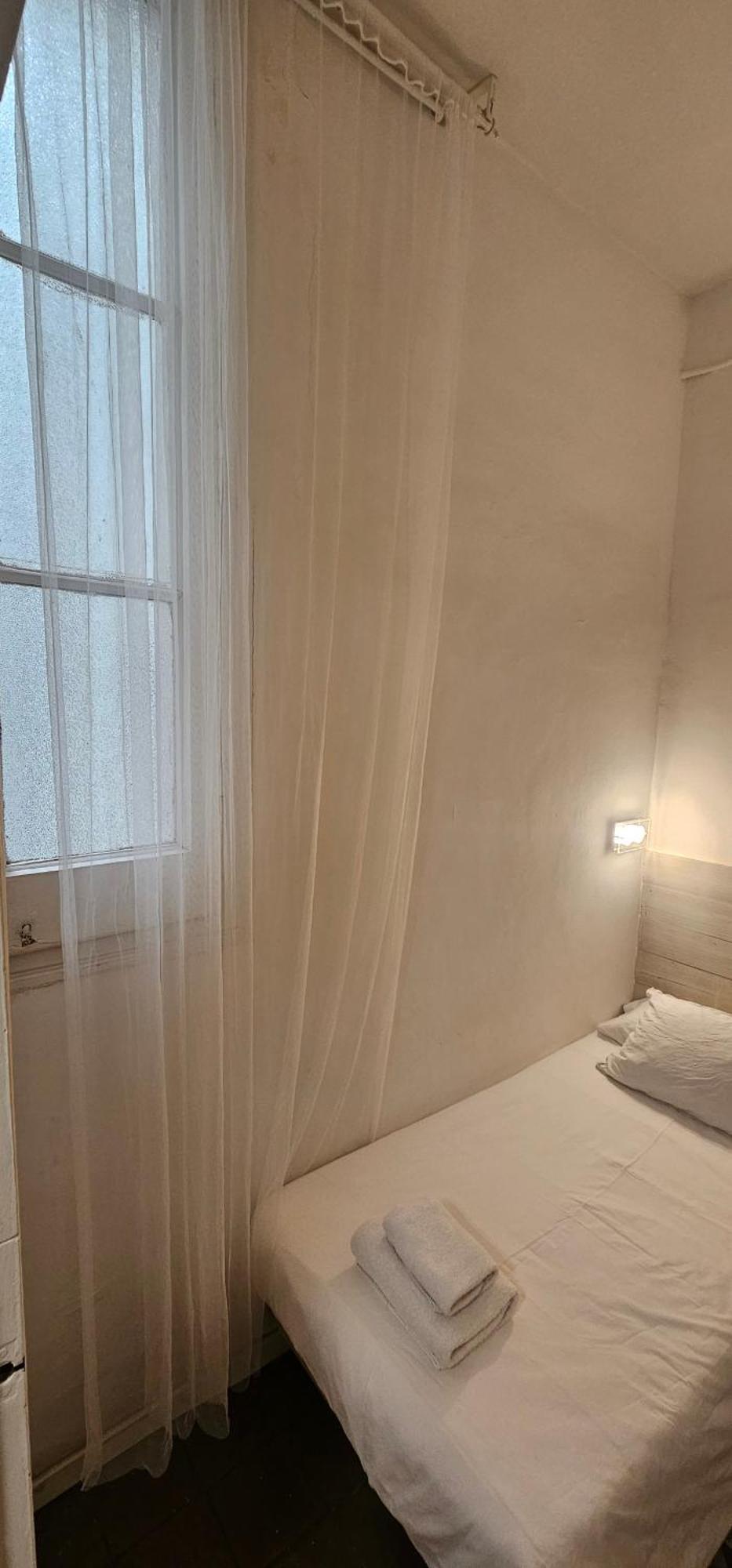 Hostal Eixample บาร์เซโลนา ภายนอก รูปภาพ