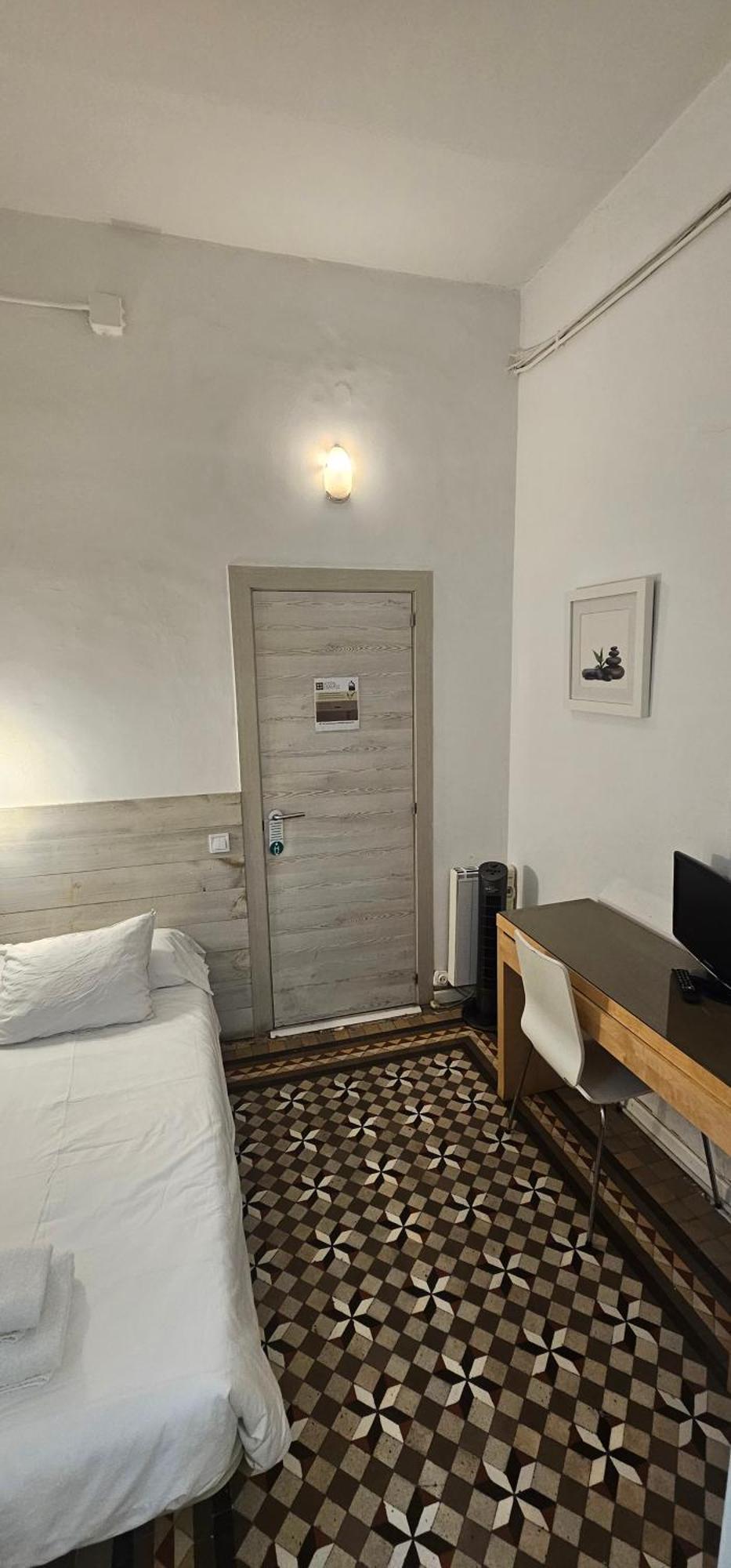 Hostal Eixample บาร์เซโลนา ภายนอก รูปภาพ